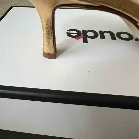 Larroude Mini Valerie Pump / gold metallic leather sz 7.5 - Picture 9 of 10